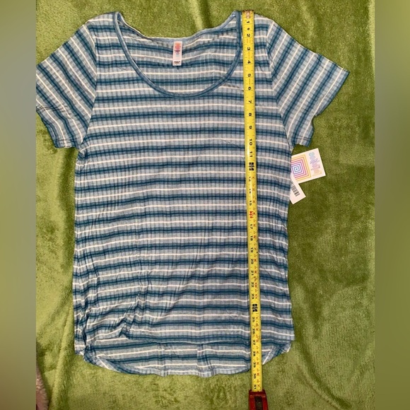 🔲LULAROE Blue Striped Women's Top "CLASSIC TEE" size Large - Picture 4 of 7